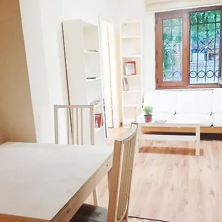Fresh 4+1 Summer Nest/5 Min Away From Taksim Square Stambuł