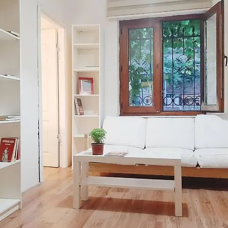Fresh 4+1 Summer Nest/5 Min Away From Taksim Square شقة