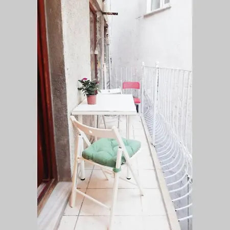 Fresh 4+1 Summer Nest/5 Min Away From Taksim Square اسطنبول